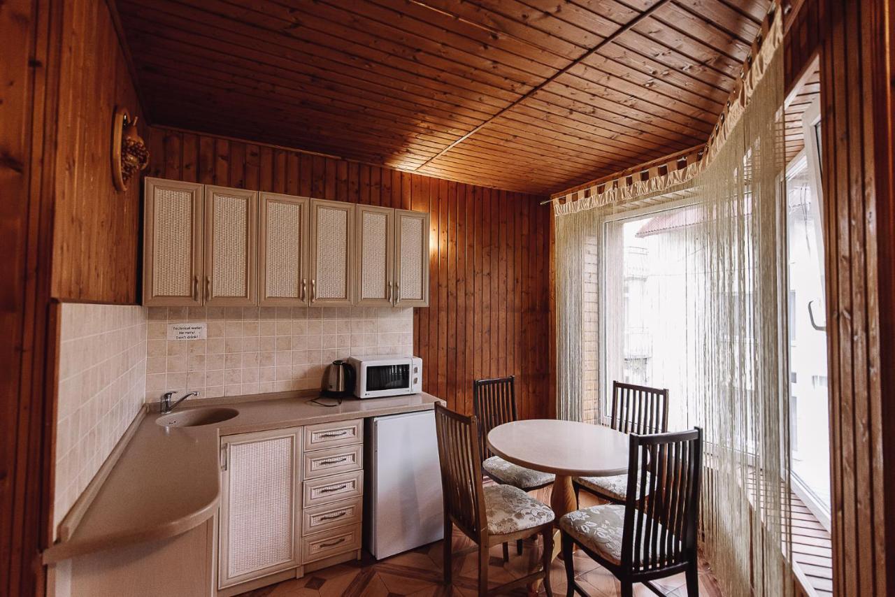 Toga Hotel Yablunytsya Exterior photo